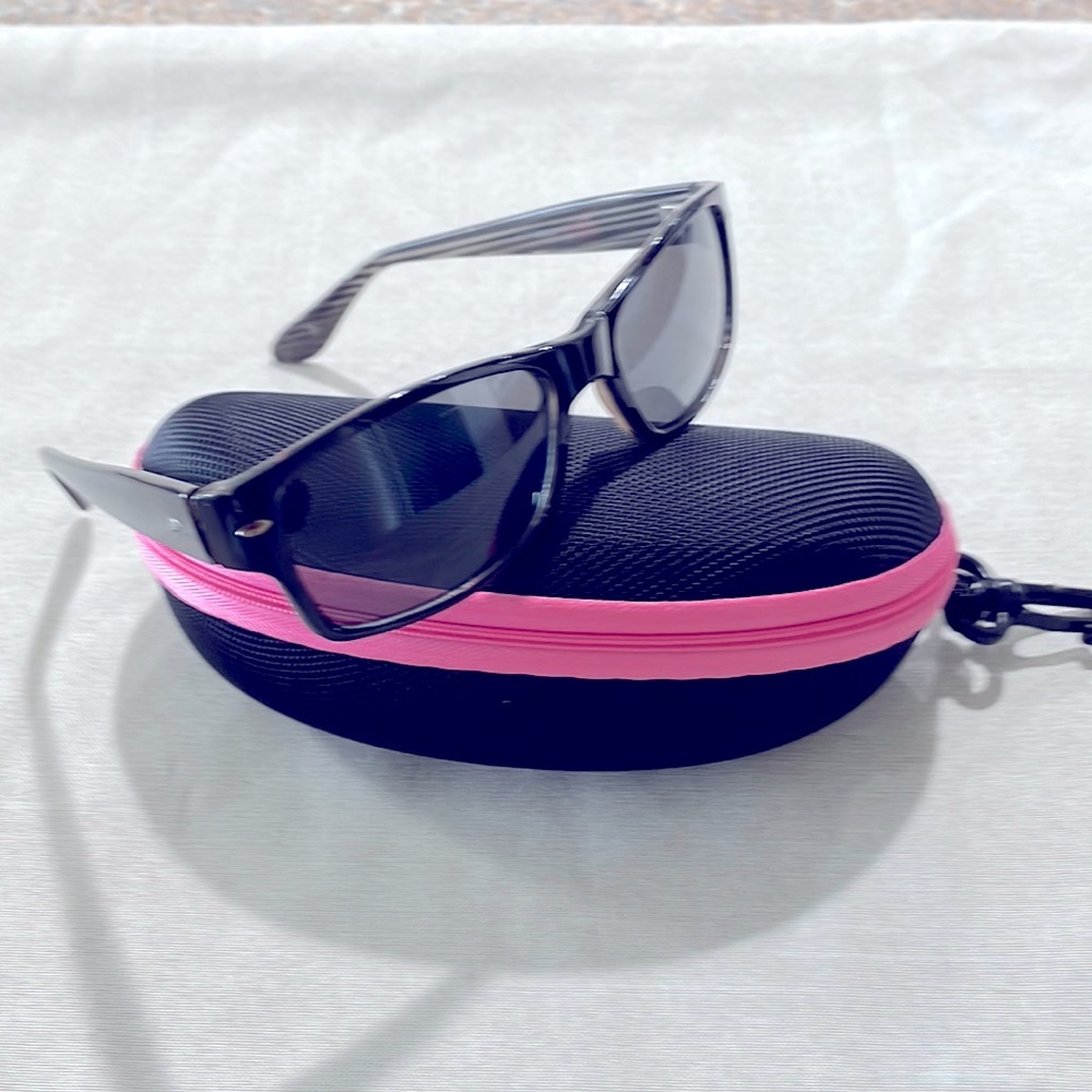 Geoffrey Beene Classic Rectangular Black Sunglass… - image 1